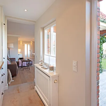 Acht Ahoi 度假居 里斯特