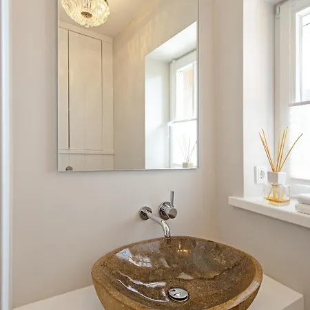 Acht Ahoi 度假居 里斯特